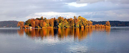 Bayerische Seen - Roseninsel vom Feldafinger Park