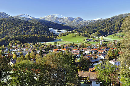 Bayerische Alpen - Blick auf Schliersee und die Berge - Bildquelle: BAYERN TOURISMUS Marketing GmbH