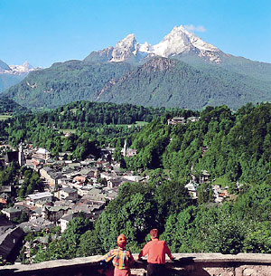 Blick vom Lockstein auf Berchtesgaden - Kurdirektion des Berchtesgadener Landes - Foto: Storto
